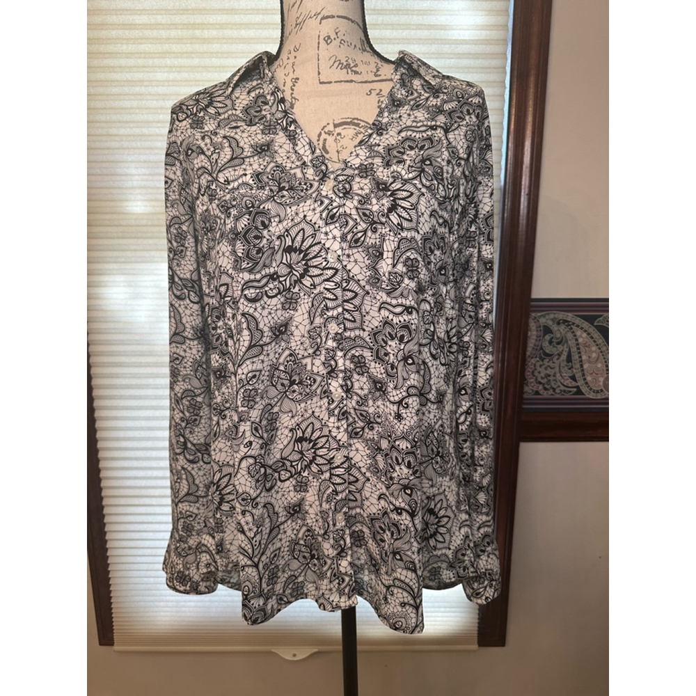 Express Large Black & White Floral Button up Blouse